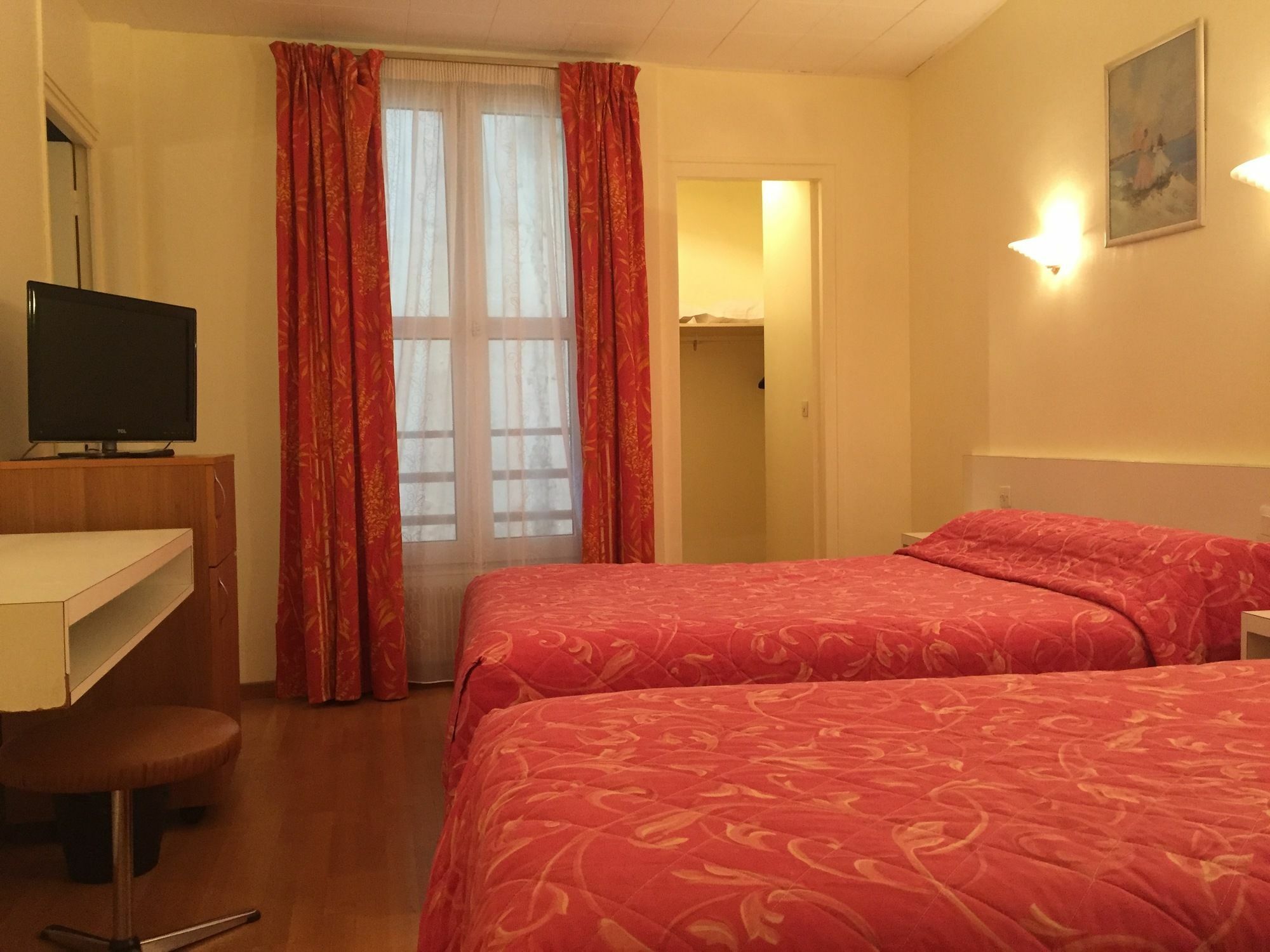 Hotel Des Pyrenees - Entre Bastille Et Nation Paris Exterior photo